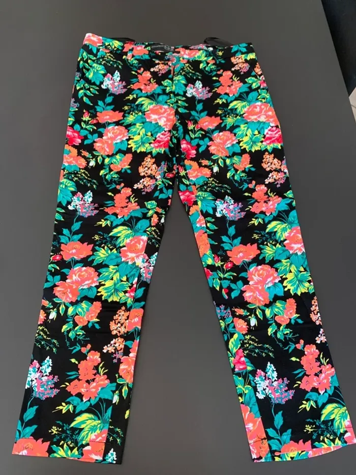 Pantalon fleuris taille 38