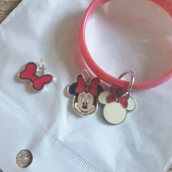 ⭐ Lot de 2 pendentifs et 1 bracelet Disney Minnie #emyfleury_bijous - photo numéro 2