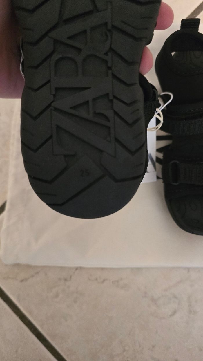 Neuves (non portées) 🏷💙😍🤩sandales pointure 25 garçon 💙😍🤩 - photo numéro 5