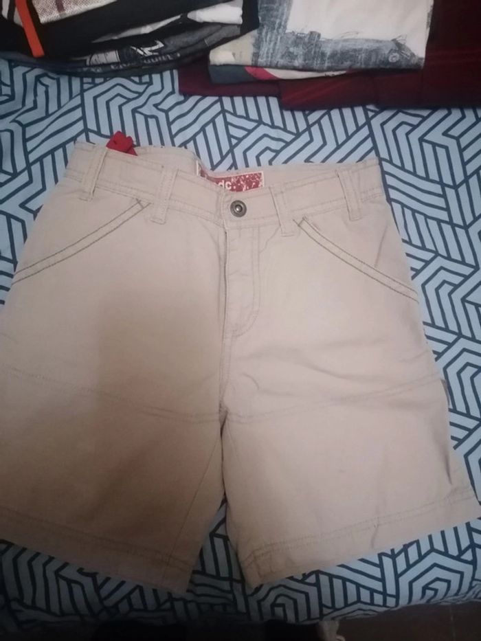 Short beige edc 10ans