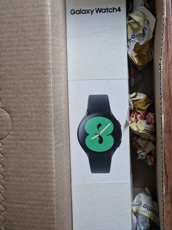 20 montre connectée Samsung Galaxy watch 4 40 mm juste sortie de sa boîte est à neuf