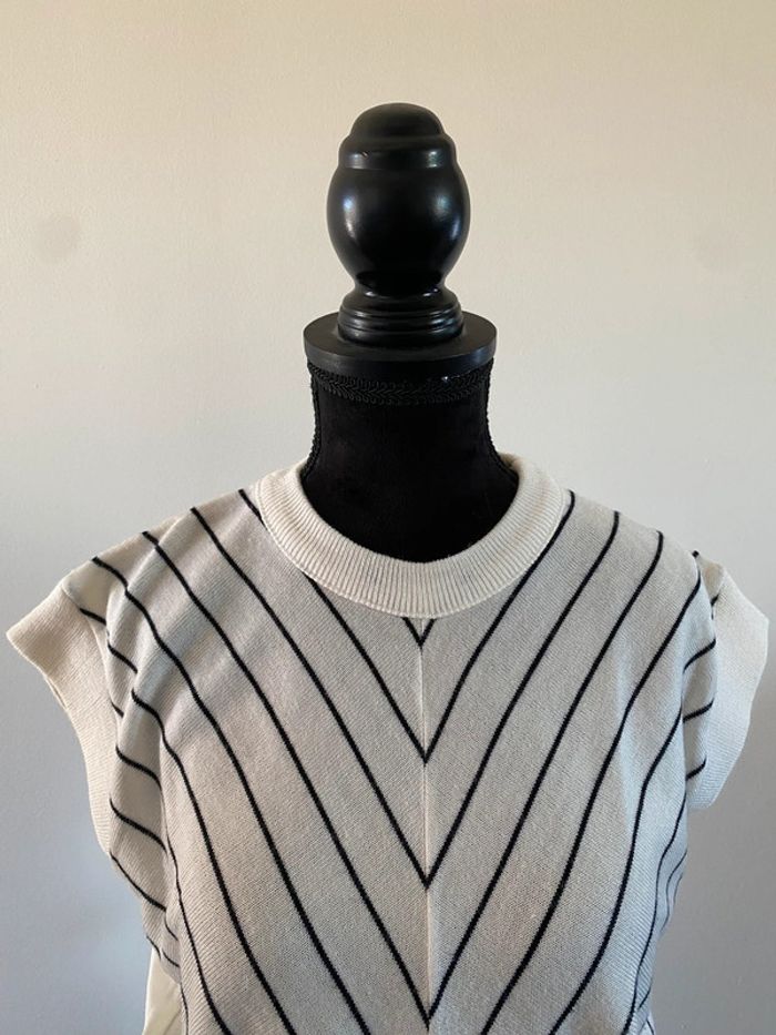Tee shirt débardeur vintage en maille blanc avec rayures asymétriques noires taille S - photo numéro 2