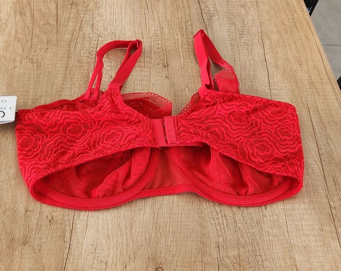 Soutien-gorge corbeille dentelle rouge taille 95G Chantelle - photo numéro 2