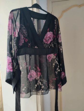 Blouse transparente fleuri
