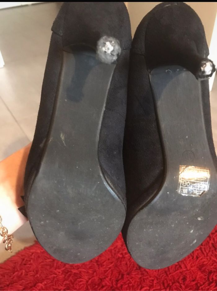 Belles Escarpins noirs en daim taille 39 - photo numéro 6