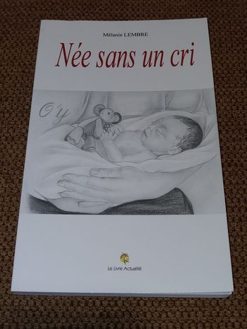 Née sans un cri par Mélanie Lembre