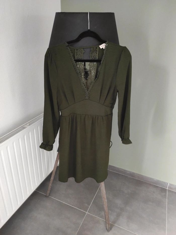 Robe 👗 kaki dentelle décolleté taille S