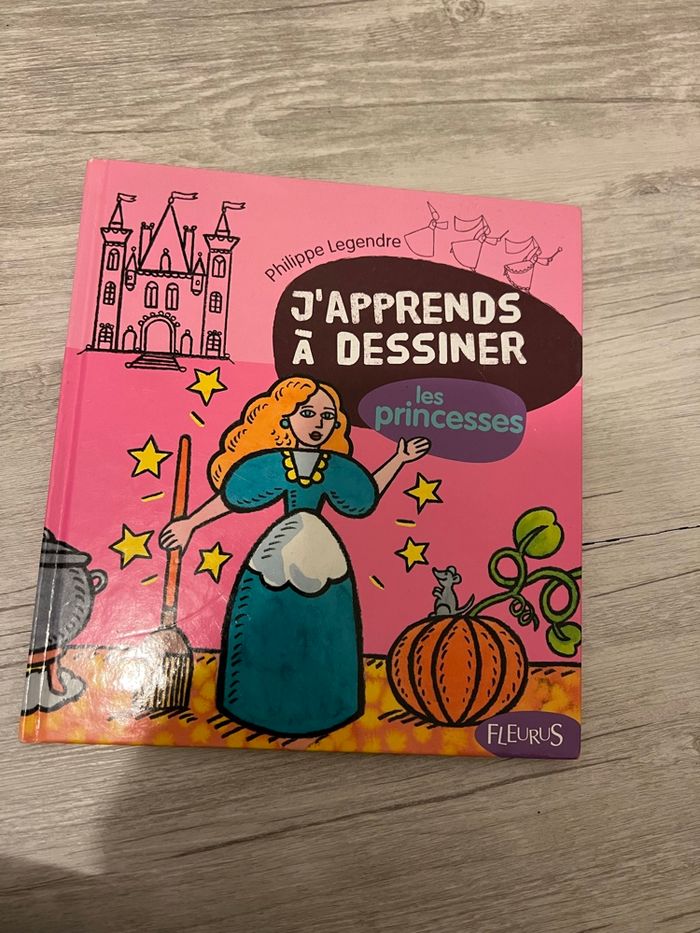 Livre « j’apprends à dessiner les princesses »