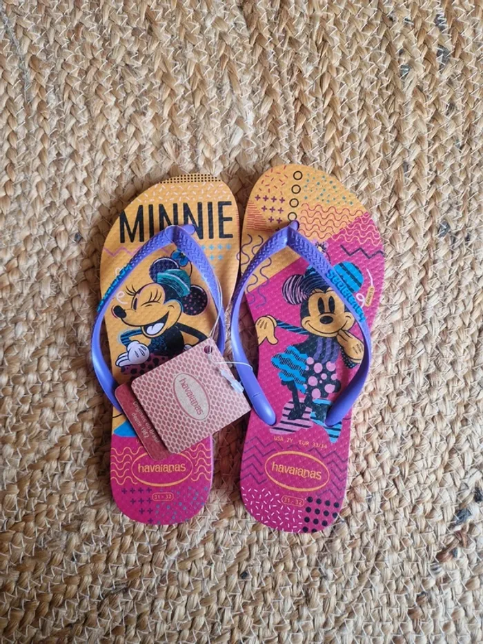 Neuf jolie paire de tong havaianas motif minnie pointure 33