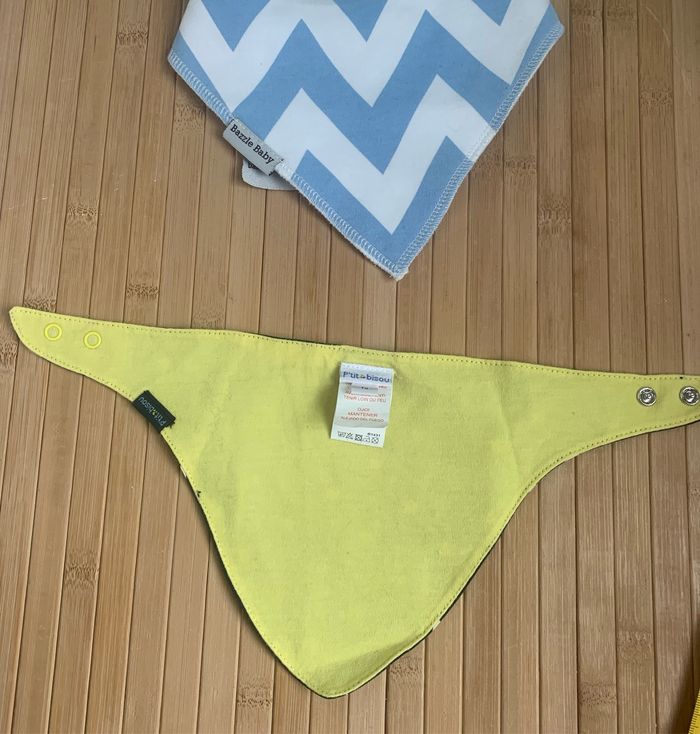 2 bavoirs - photo numéro 3