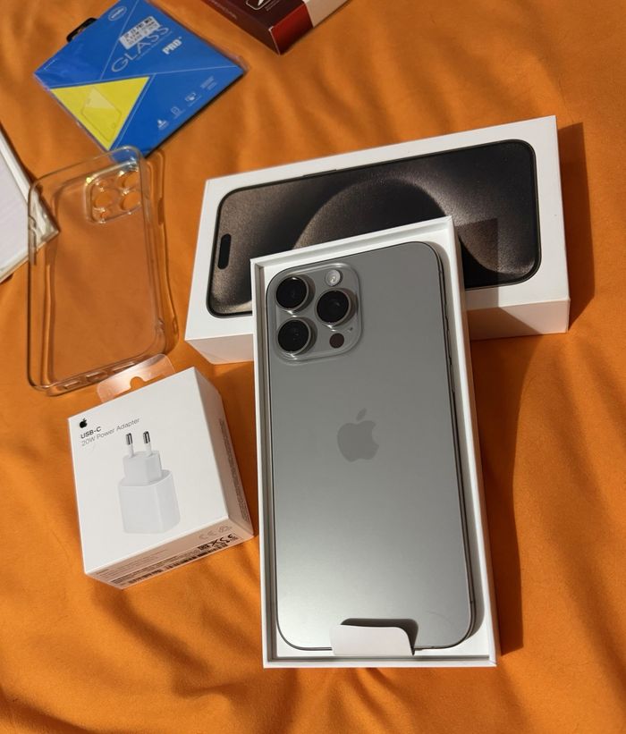 I P h o n e 15 pro max - photo numéro 3