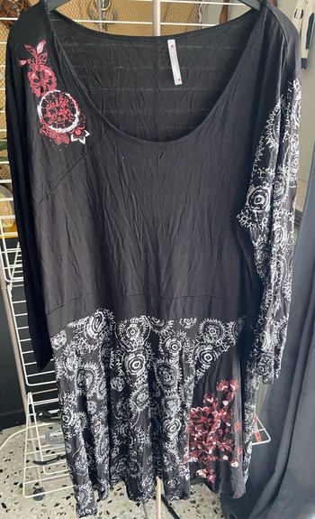 Robe noire imprimée