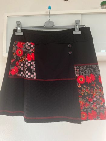 Jupe noire fleurie