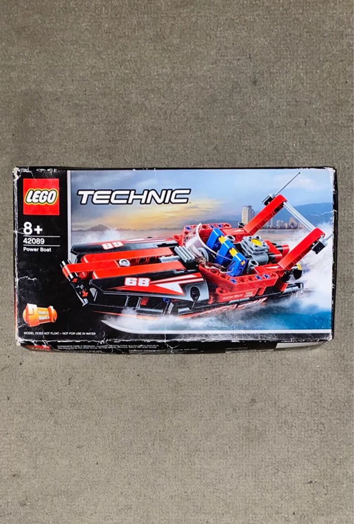 Lego Technic 42089 NEUF