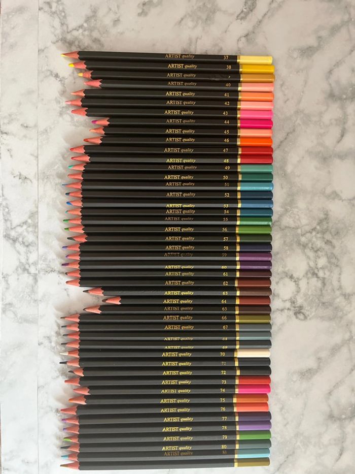 Lot de 46 Crayon de couleur