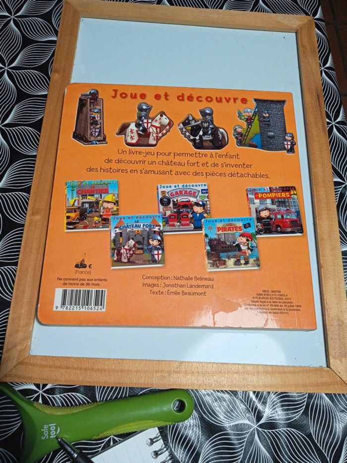 Livre puzzle joue et découvre le château fort - photo numéro 2