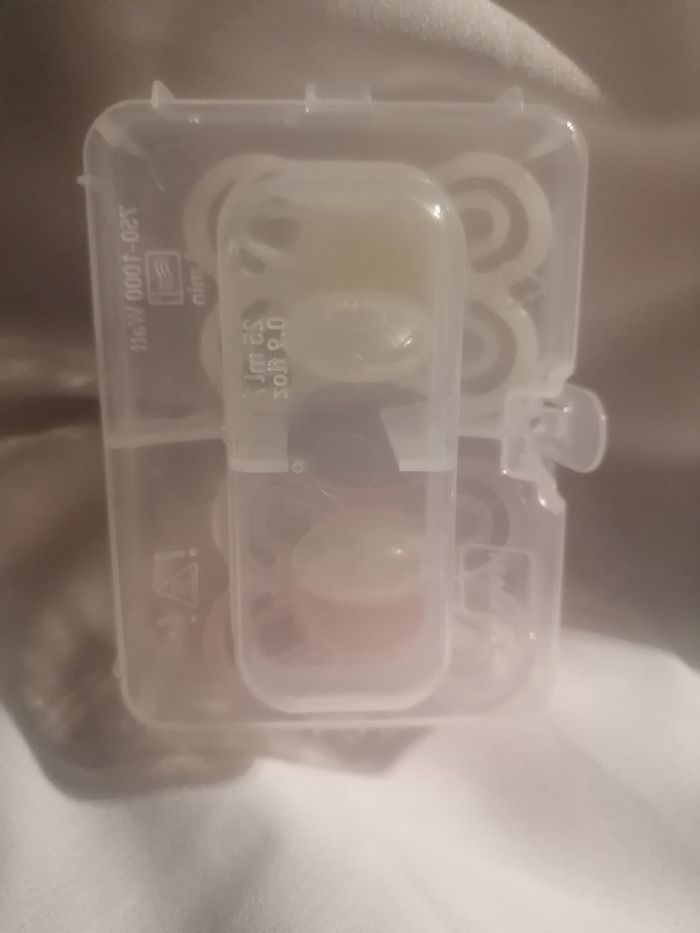 Lot de 2 sucettes neuve 2m+ fluorescente - photo numéro 2