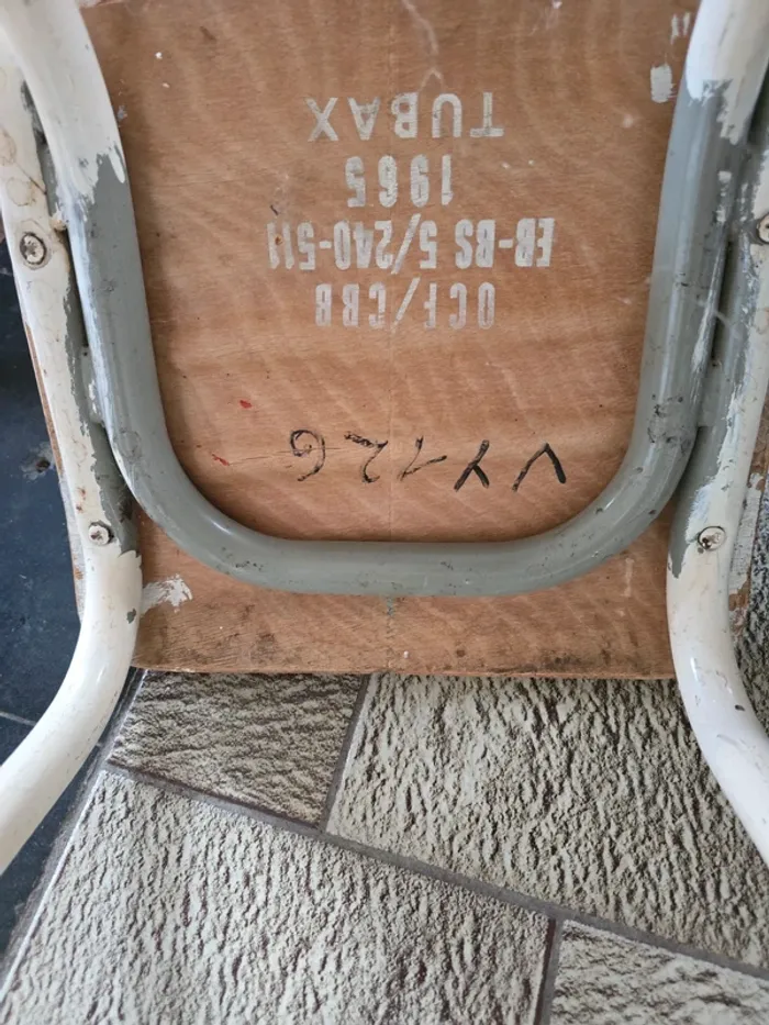 Retro schoolstoeltje uit de kleuterklas - photo numéro 2