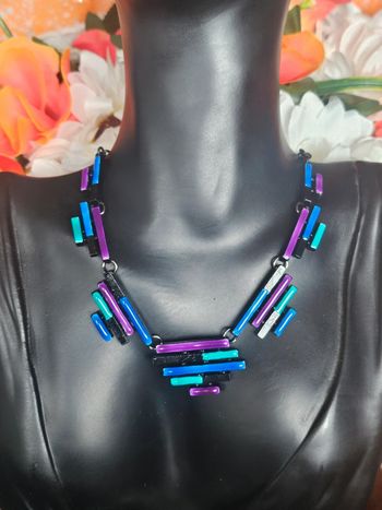 Collier avec lignes colorées en acier inoxydable