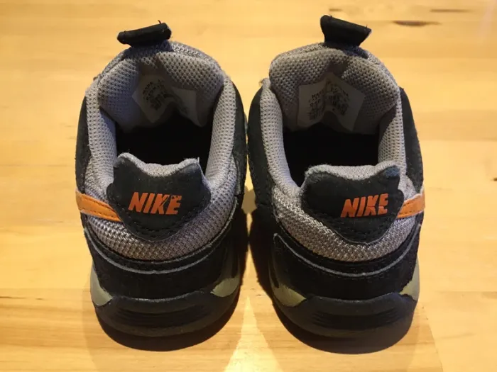 Baskets Nike pointure 25 - photo numéro 3