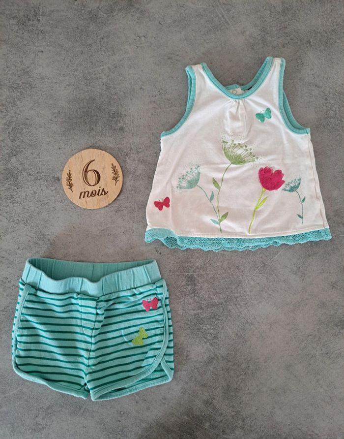 Ensemble été bébé fille taille 6 mois comprenant 1 débardeur et 1 short
🌸