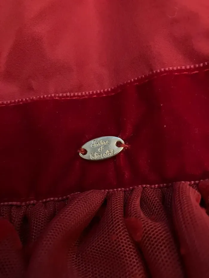 Robe rouge / bordeaux à velours et volants neuve avec étiquette - photo numéro 2