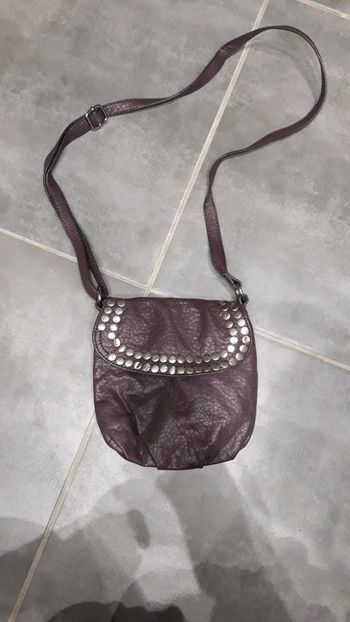 Sac en bandoulière couleur parme très bon etag