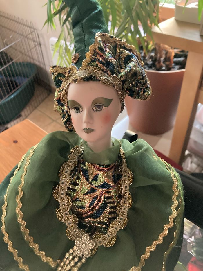 Poupée porcelaine - photo numéro 2