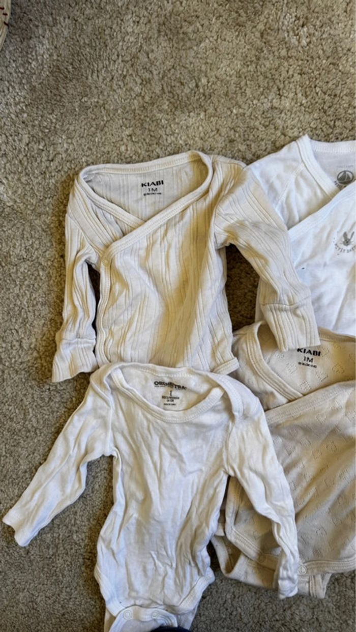 Lot de 6 bodies 1 mois – blancs & beiges – Kiabi, Petit Bateau, Orchestra - photo numéro 2