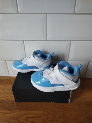 Baskets Jordan stay loyal 3 T 25