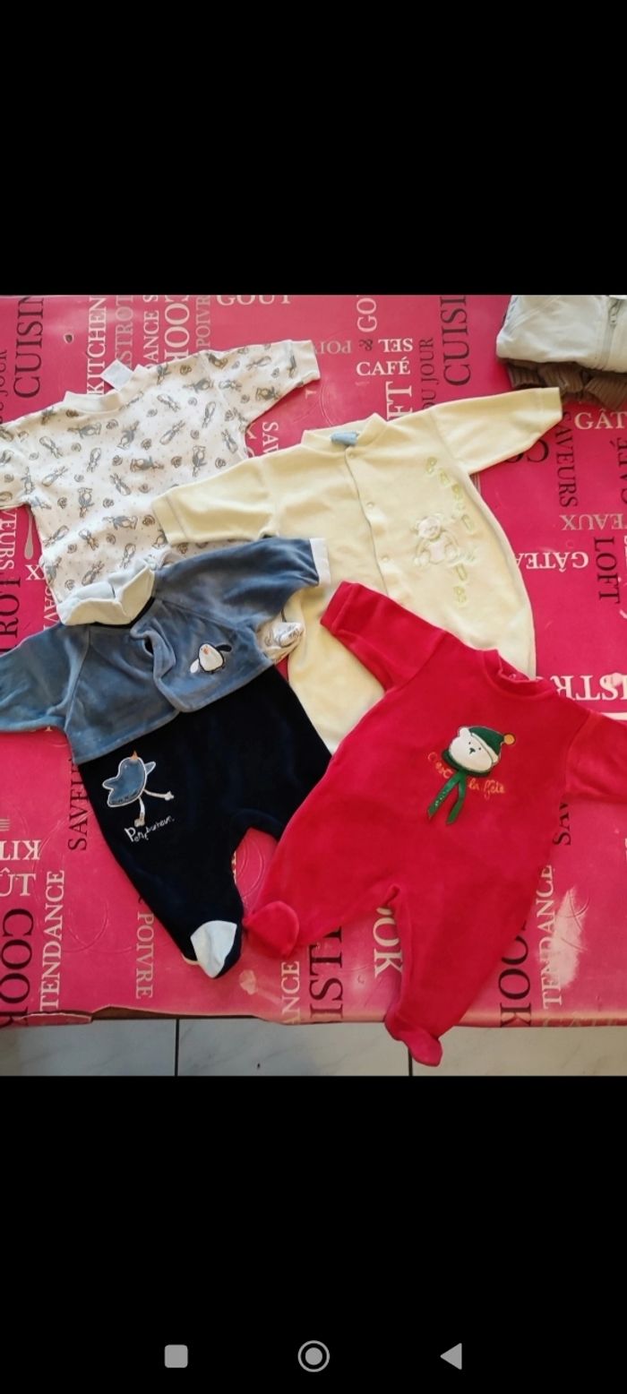 Vêtements  1 mois garçon - photo numéro 3