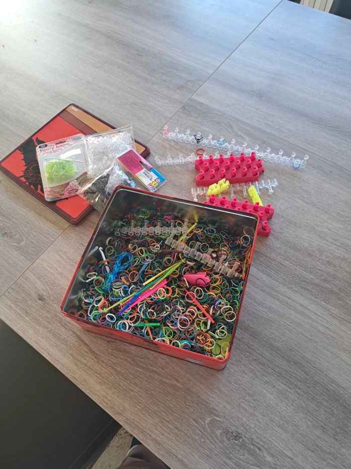 Kit pour bracelet en élastique.