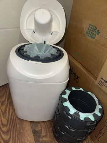 Poubelle à couches + recharges 