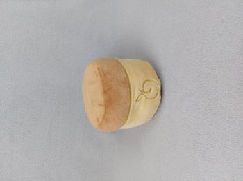 Petite Peluche doudou coussin pouf NUTRIMETICS beige marron brodé or haut 14 cm