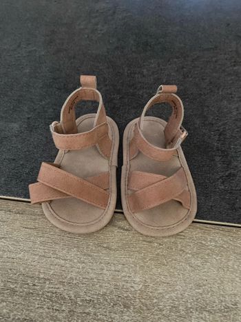 sandale neuve en 17/18 Kiabi
