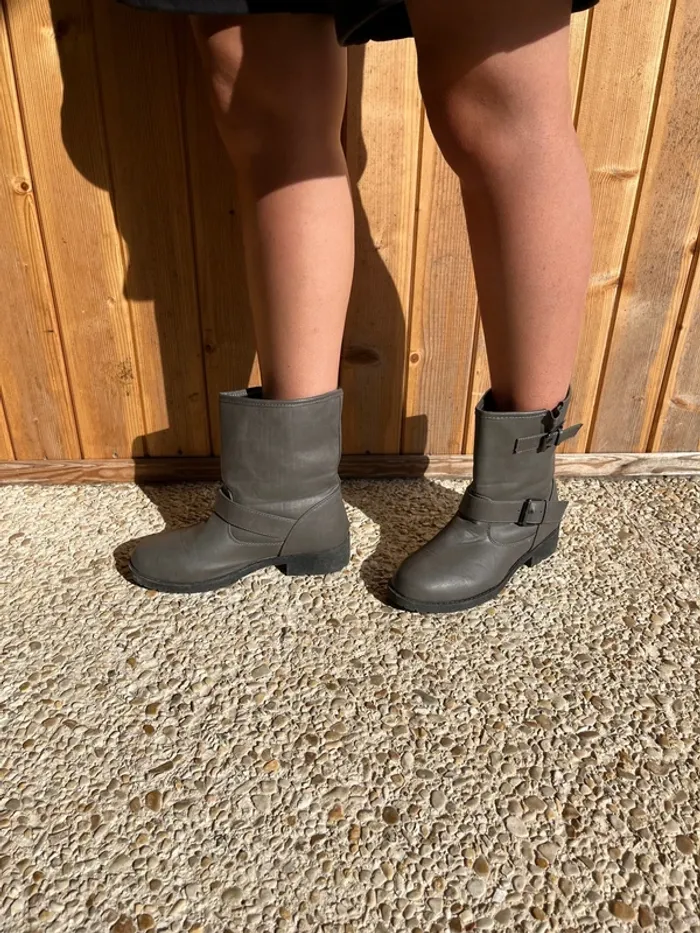 Bottes grises