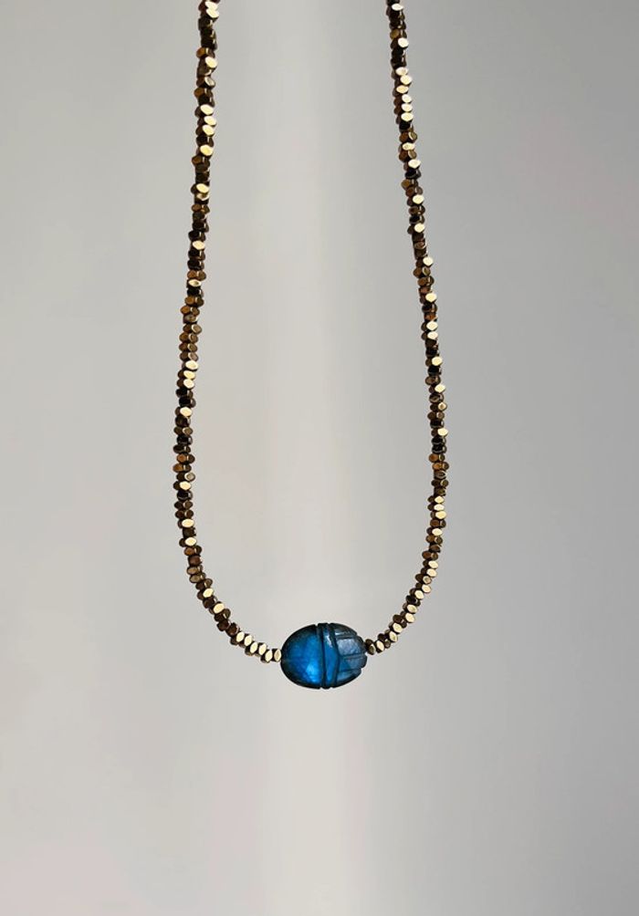 Collier amulette scarabée Labradorite et micro hématites - photo numéro 4
