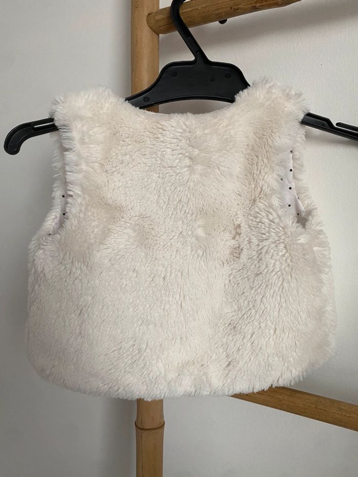 Gilet sans manche fourrure très bon état 1 mois - photo numéro 2