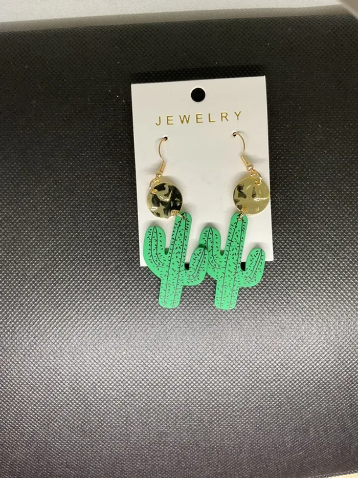 Boucles d’oreilles n°145 neuve
