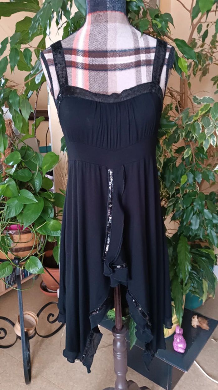 Robe noire et sequins