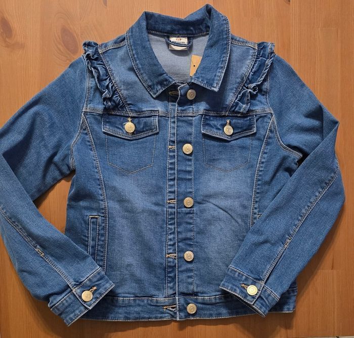 Neuve (non portée)  🏷😍🥰SUPERBE  veste en jeans 12 ans fille 🥰😍🩷