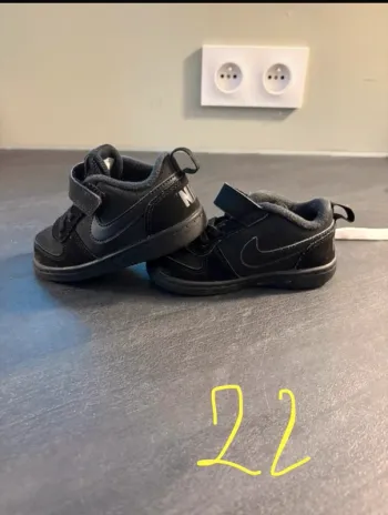 Basket Nike taille 22