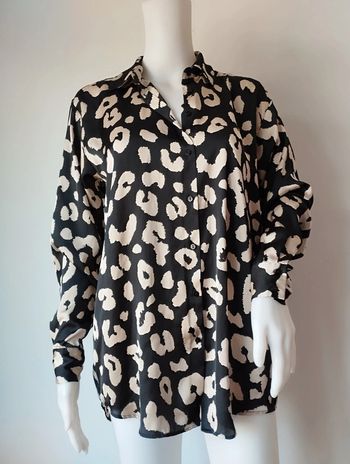 Chemise motif léopard satinée taille XS Zara