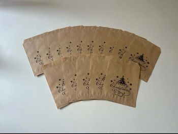 Lot NEUF de 15 sacs en papier kraft sur le thème de Noël