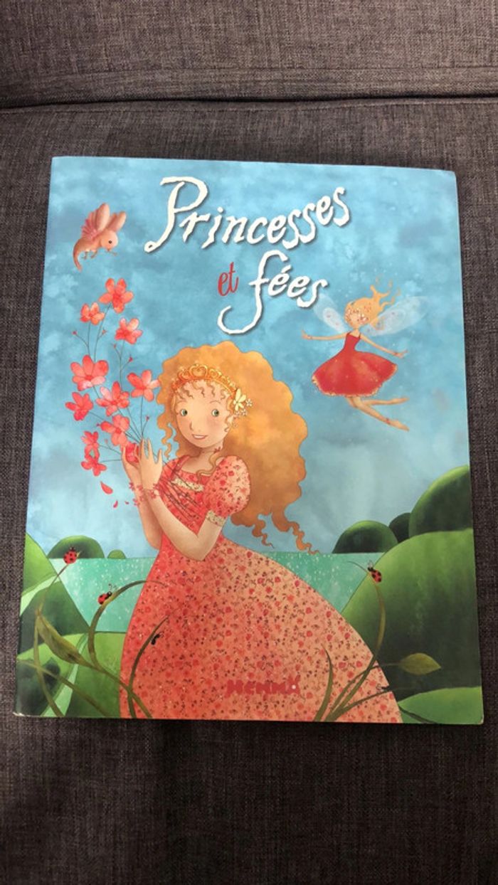 Livres « le grimoire de la princesse » et livre «princesses et fées » - photo numéro 6