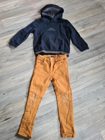 Ensemble jeans et sweat à capuche