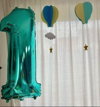 Montgolfières bleu bleu claire jaune guirlandes