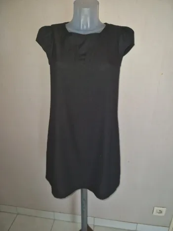 Tres belle robe noir taille s see u son