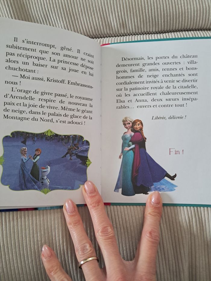 Lot 2 livres rose La Reine des Neiges numéro 1 et 3 - photo numéro 4