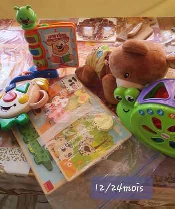 Lot jouets bébé